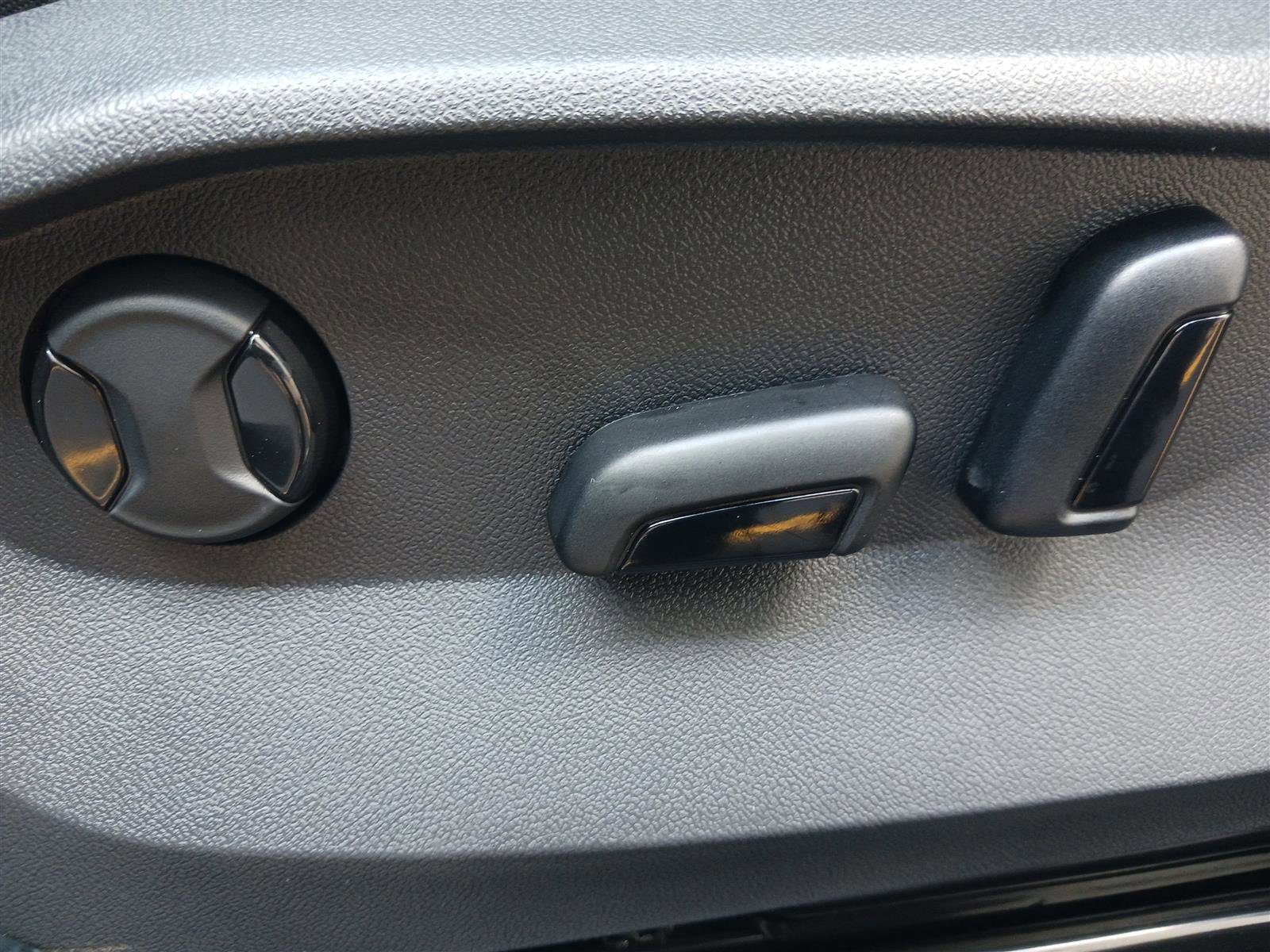 New 2025 Volkswagen Taos SEL image 13