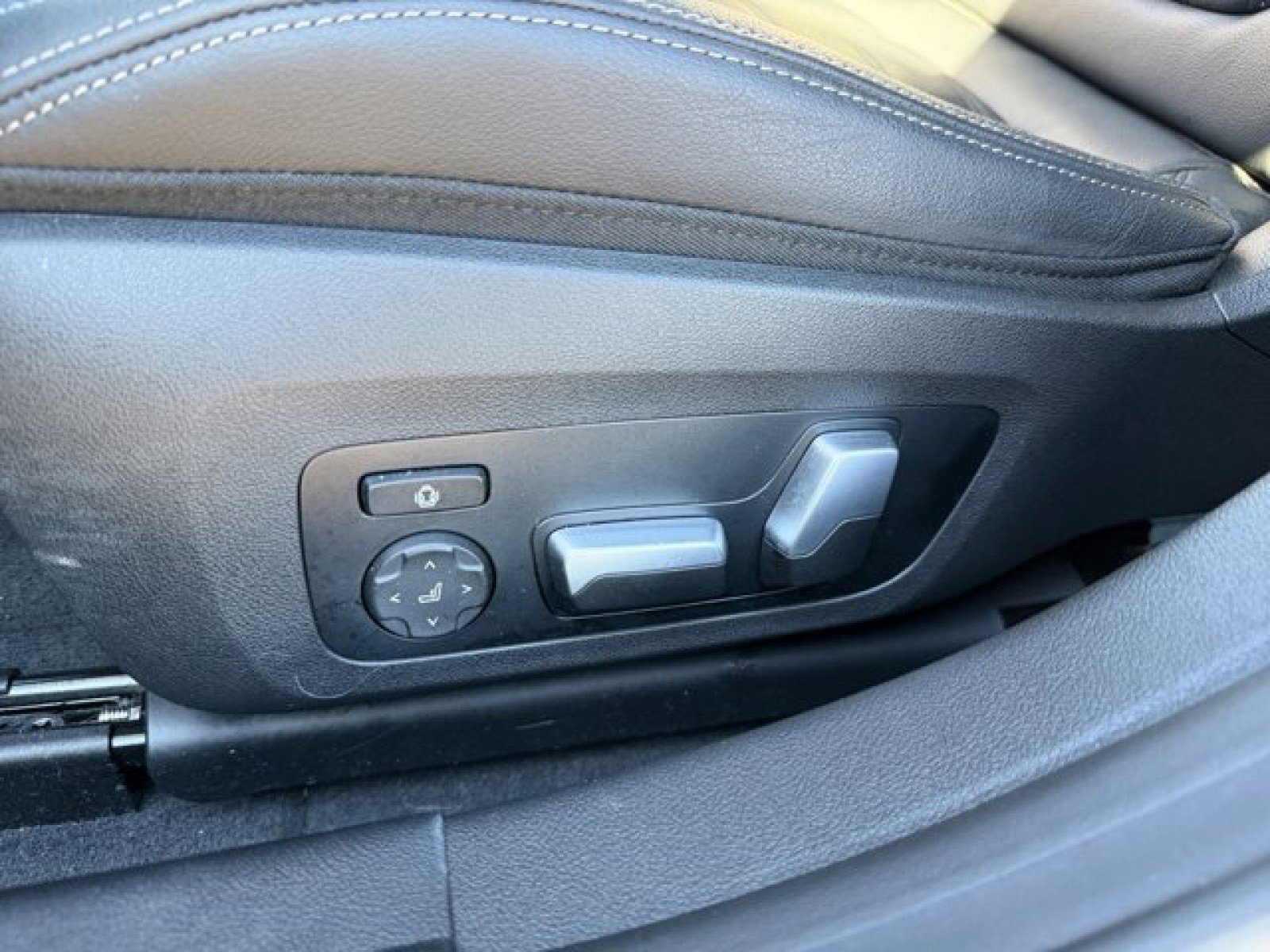 Used 2023 BMW i4 M50 image 11