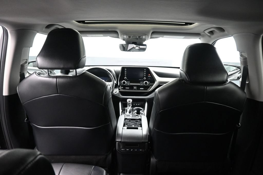 Used 2020 Toyota Highlander XLE AWD/4WD image 42