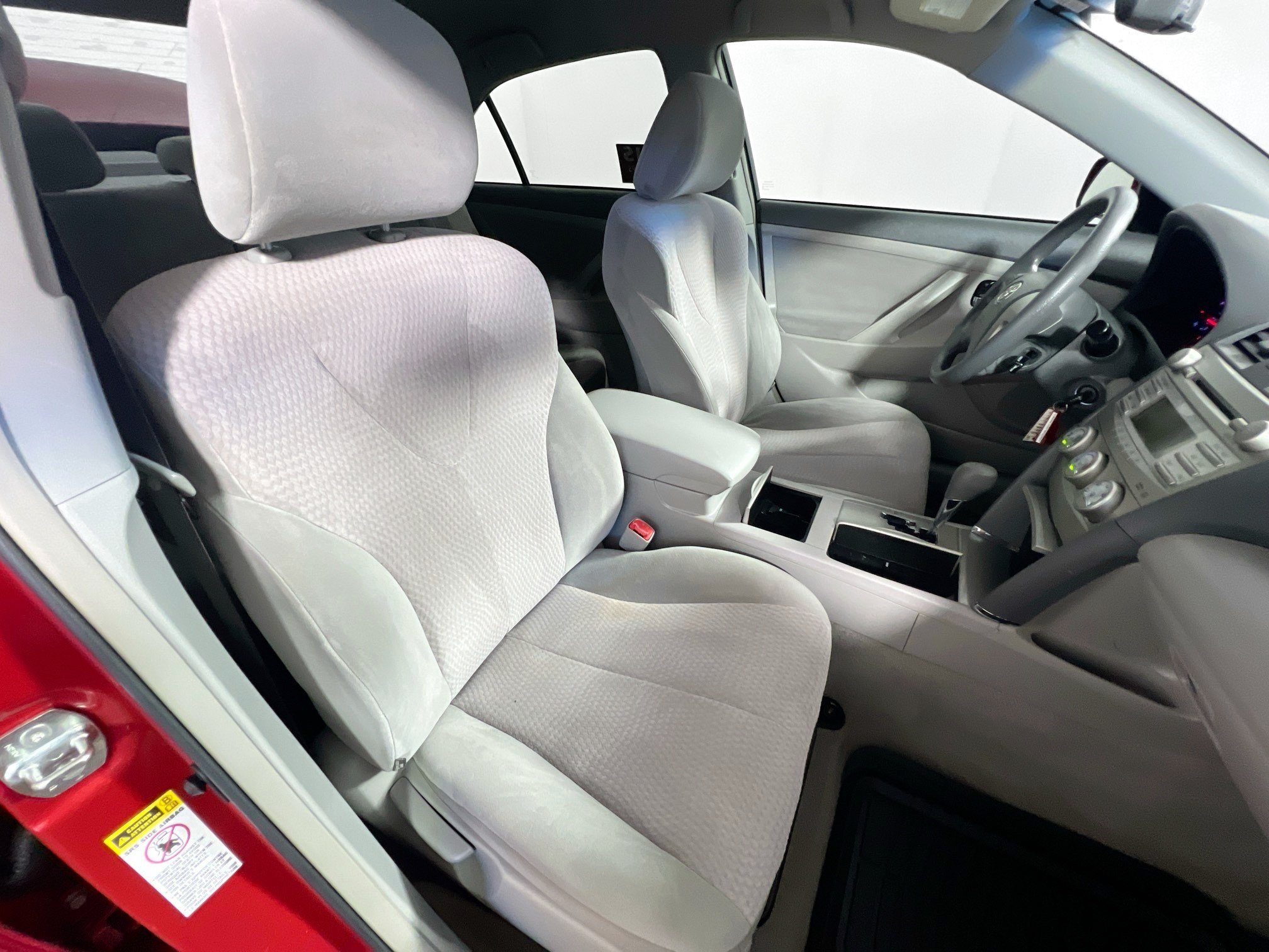 Used 2010 Toyota Camry LE FWD image 30
