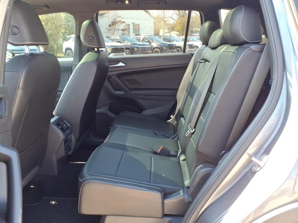 Used 2021 Volkswagen Tiguan SE R-Line image 11