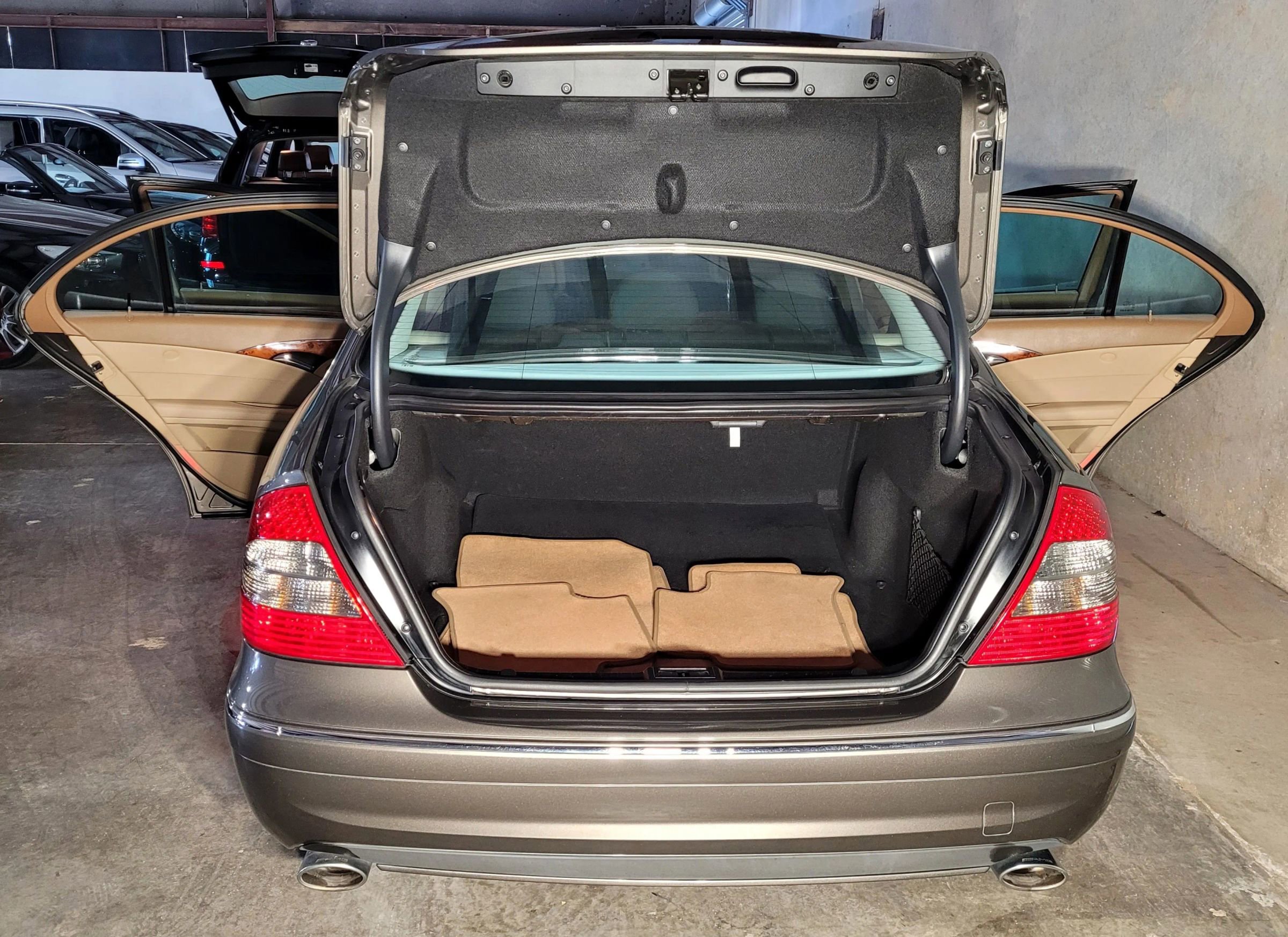 Used 2009 Mercedes-Benz E 350 Sedan image 10