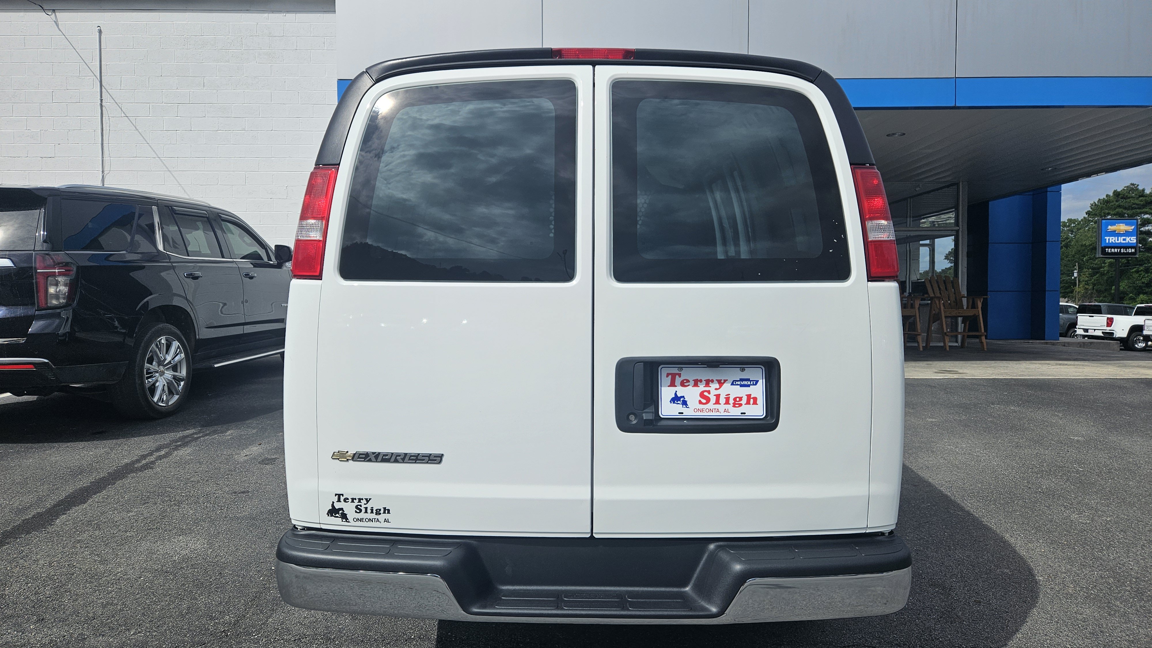 Used 2025 Chevrolet Express 2500 w/ Driver Convenience Package RWD image 7