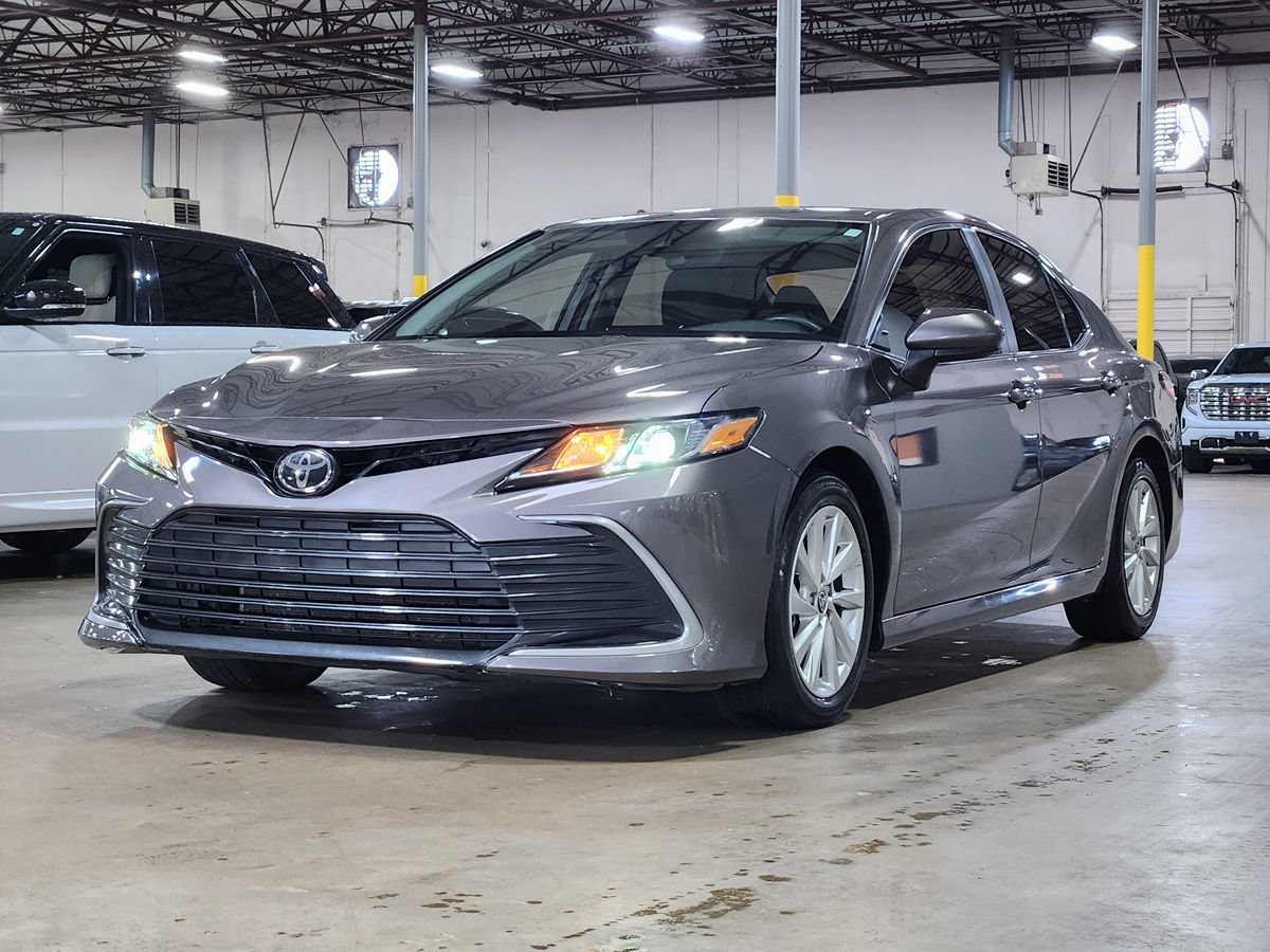 Used 2023 Toyota Camry LE FWD image 4