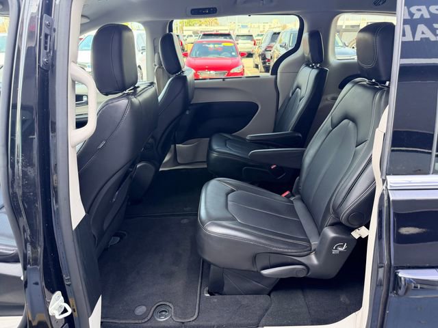 Used 2024 Chrysler Pacifica Touring-L image 14