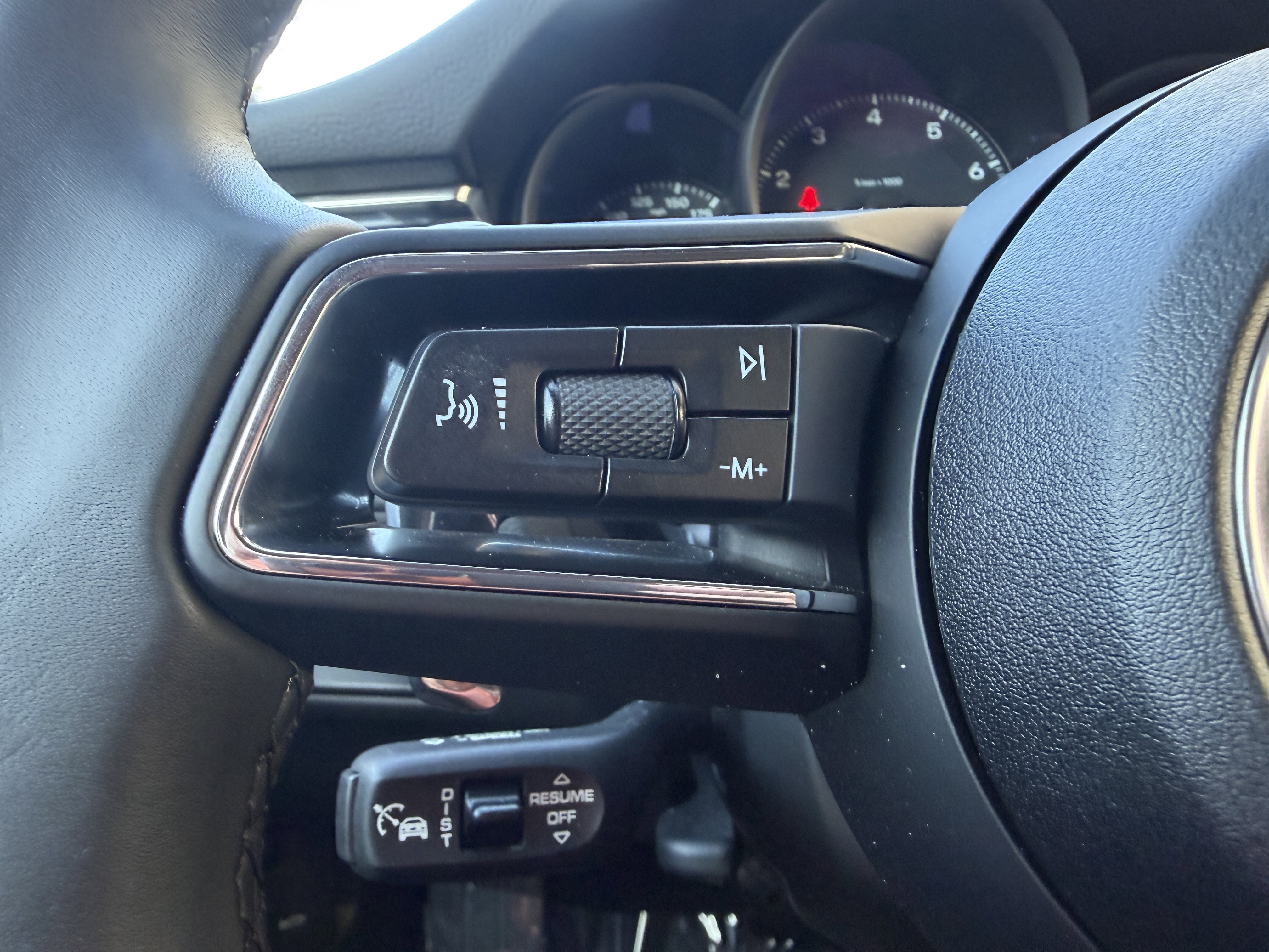 Used 2025 Porsche Macan image 33