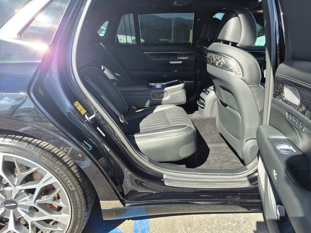 Used 2023 Genesis G90 3.5T image 36