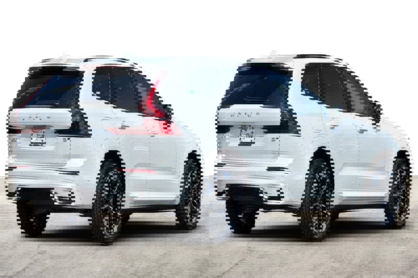 Used 2026 Volvo XC60 B5 Plus w/ Protection Package Premier image 2