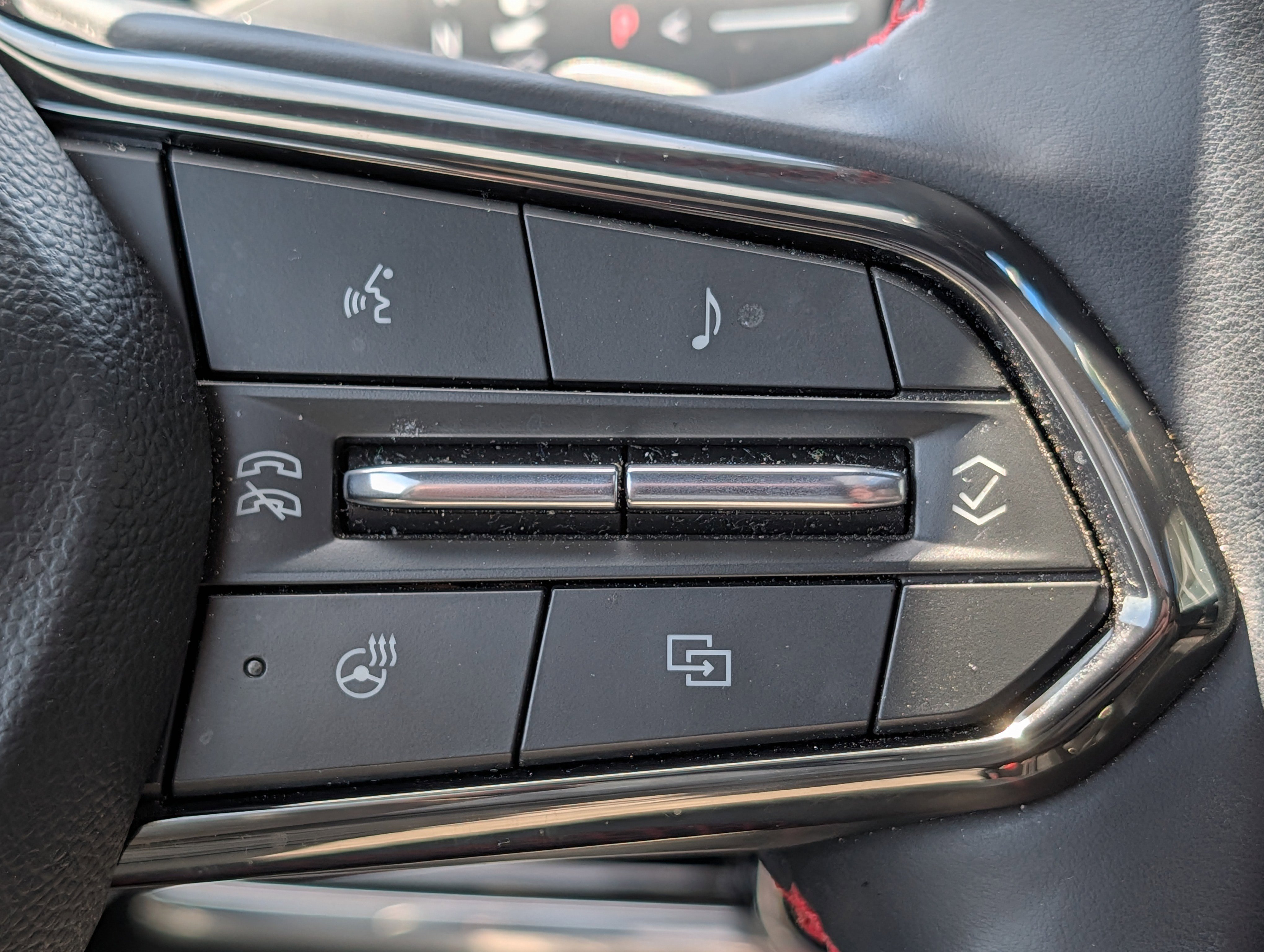 Certified 2025 Chevrolet Equinox RS w/ Safety and Technology Package AWD/4WD image 25