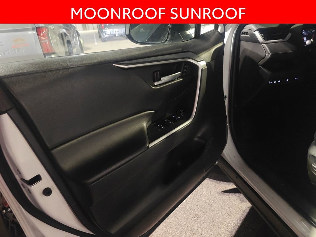 Used 2023 Toyota RAV4 XLE Premium image 5