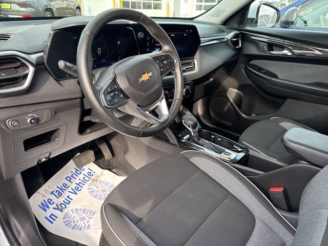 Certified 2025 Chevrolet TrailBlazer LT w/ LT Cold Weather Package FWD image 6