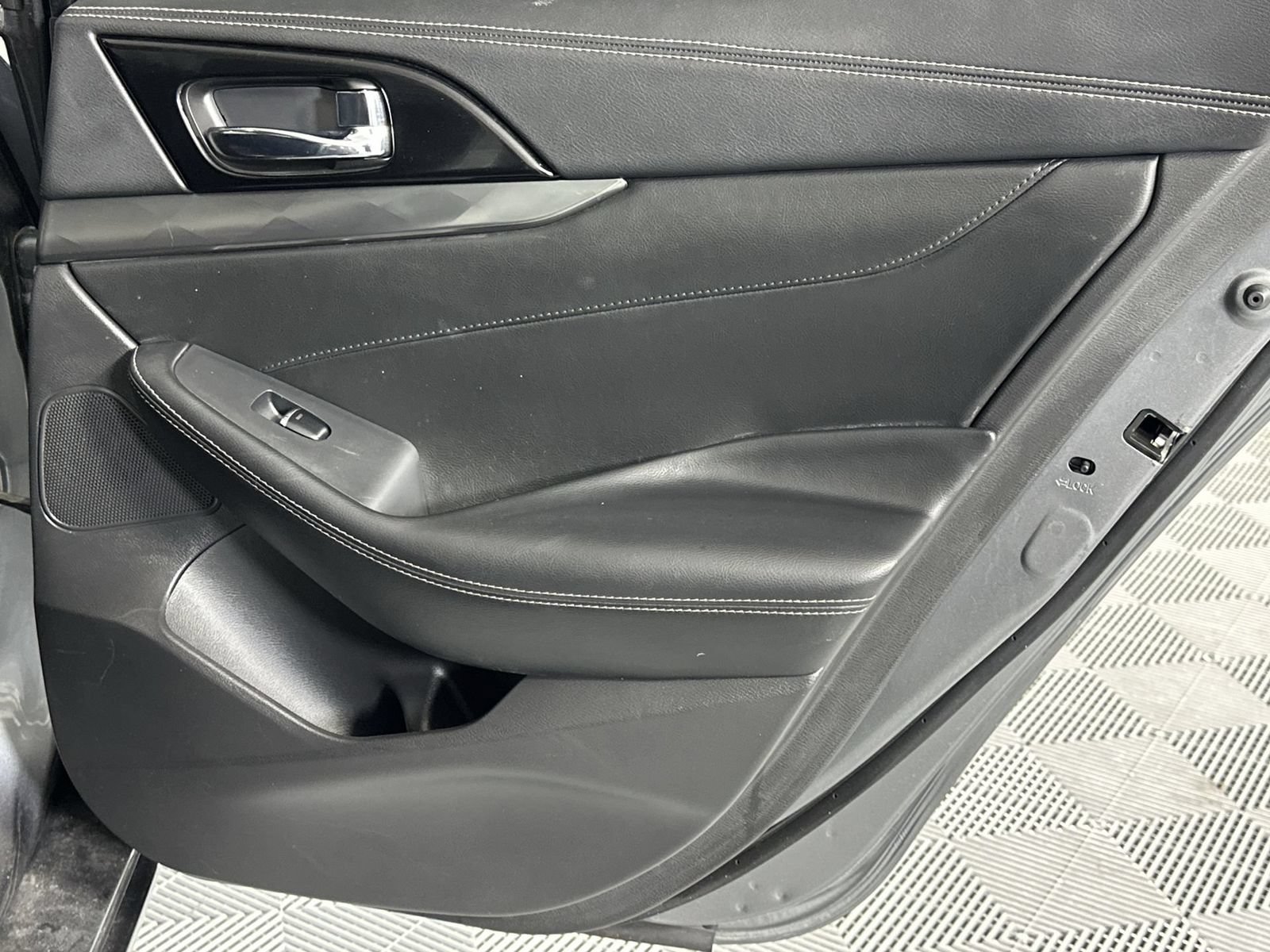 Used 2020 Nissan Maxima 3.5 SL w/ Floor Mat Group FWD image 32