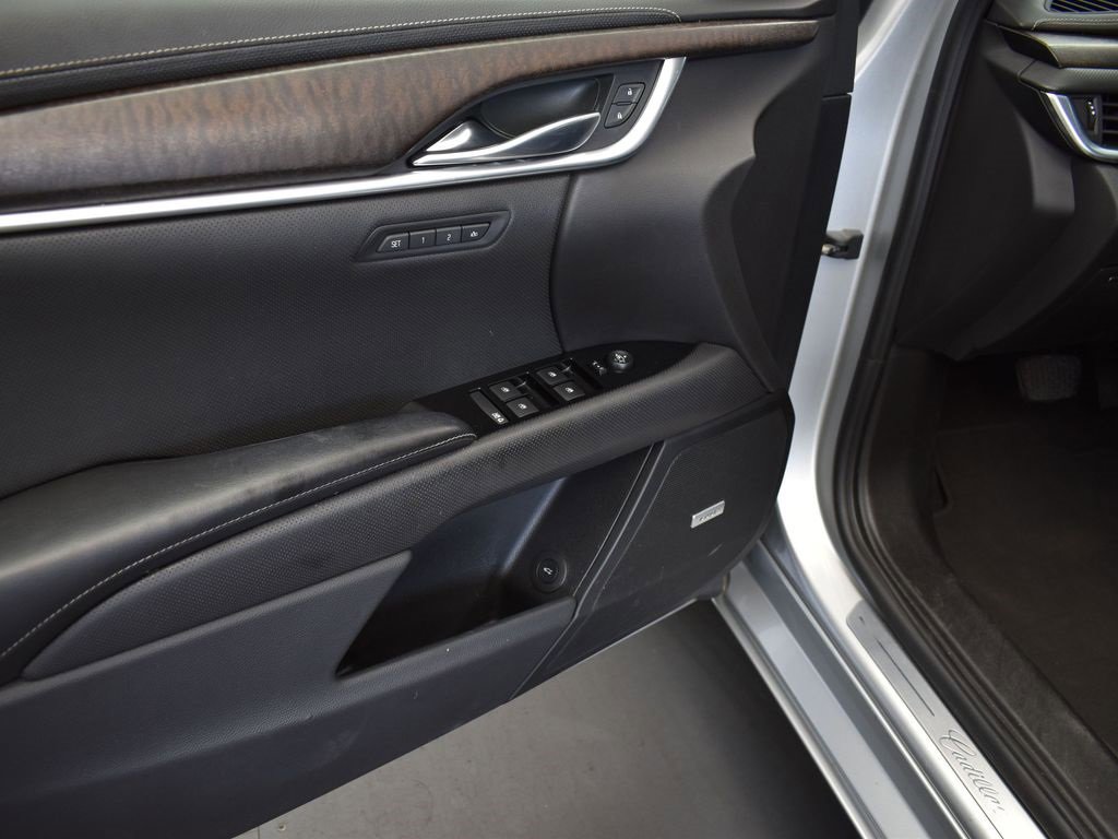 Used 2018 Cadillac XTS Luxury image 11