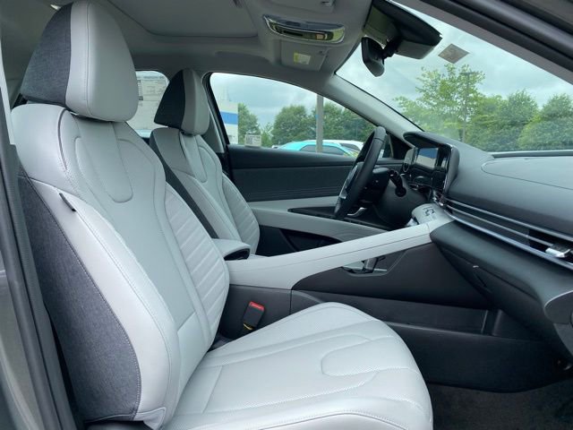 Certified 2025 Hyundai Elantra Limited image 33