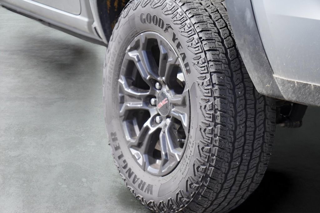 Used 2025 GMC Canyon Elevation w/ Convenience Package image 9