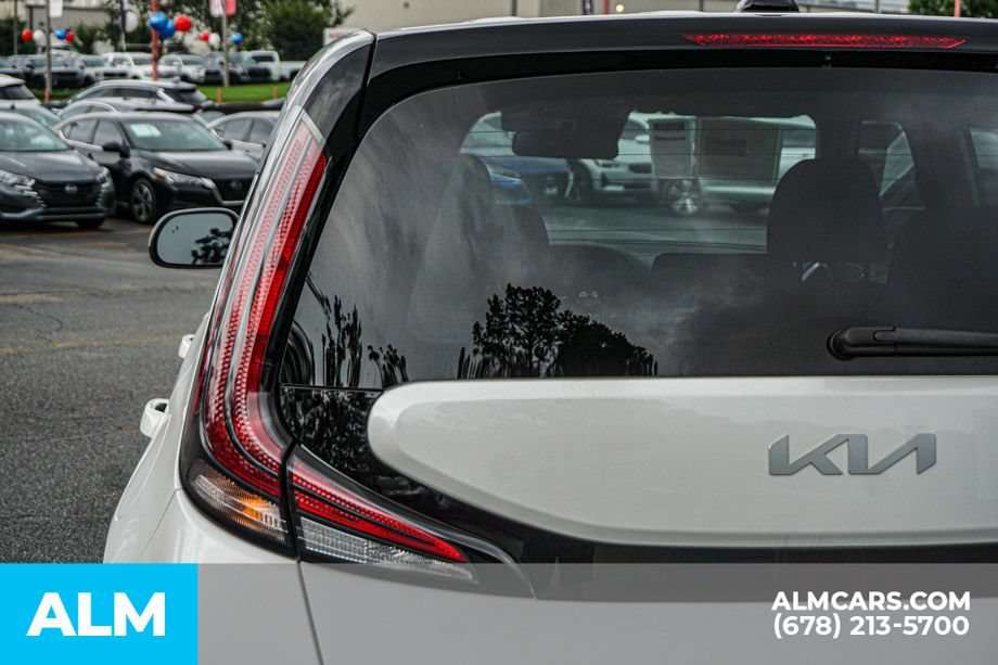 Used 2025 Kia Soul LX w/ LX Technology Package FWD image 12