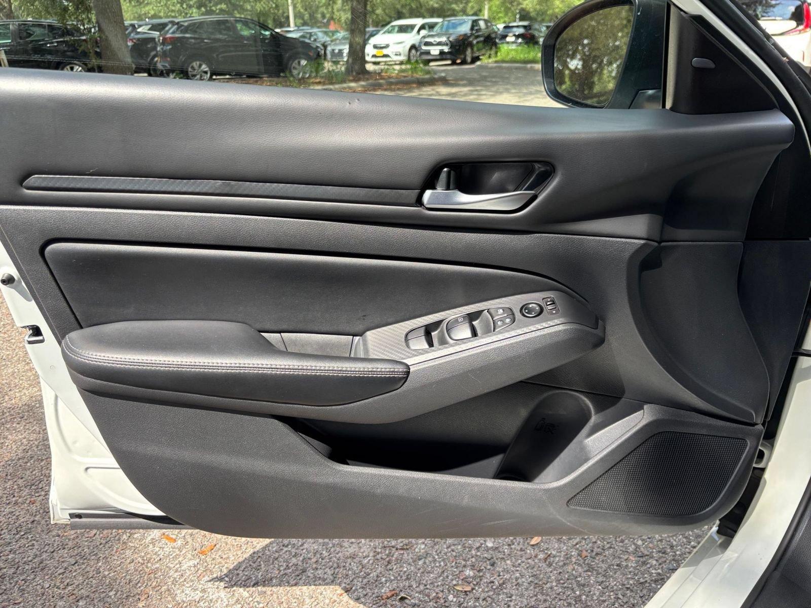 Used 2025 Nissan Altima 2.5 SV FWD image 15
