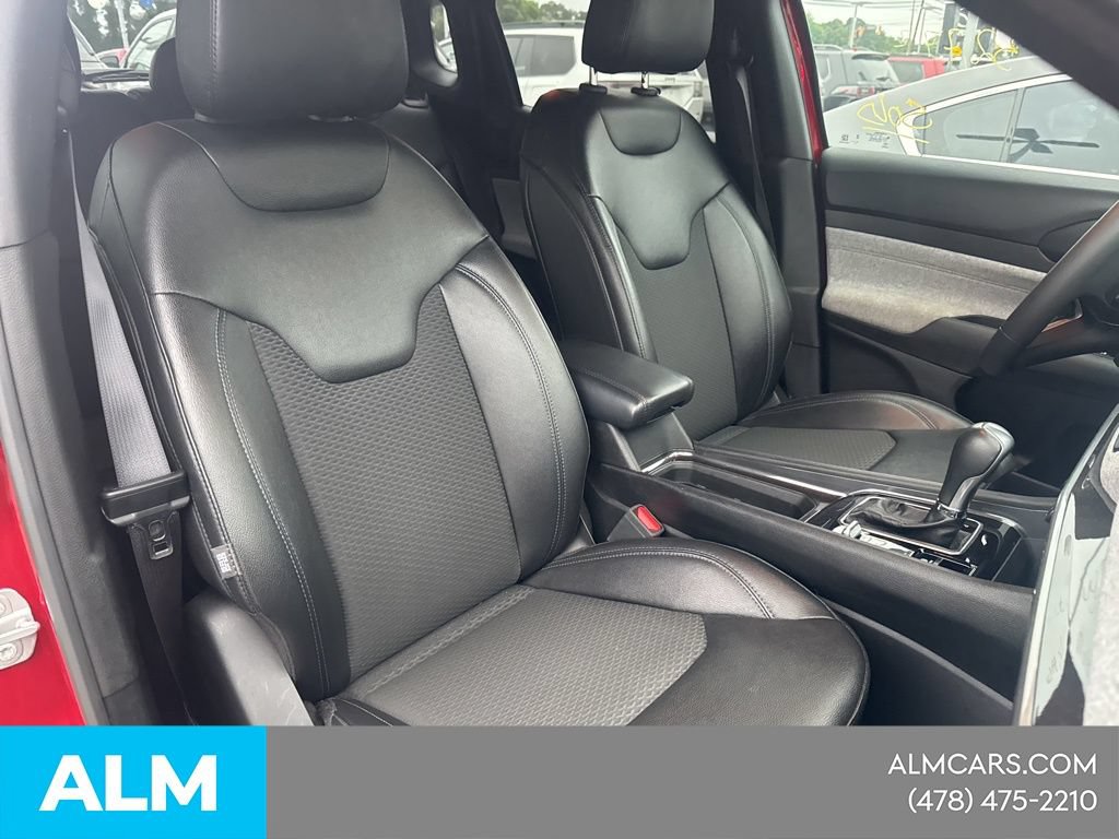Used 2025 Jeep Compass Latitude AWD/4WD image 8