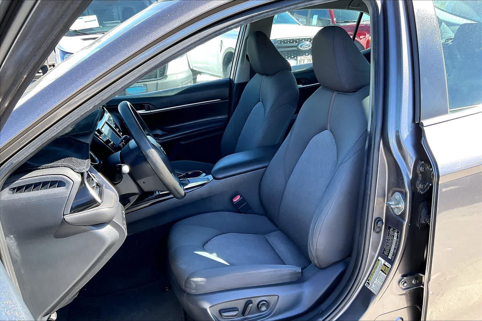 Used 2020 Toyota Camry LE FWD image 11