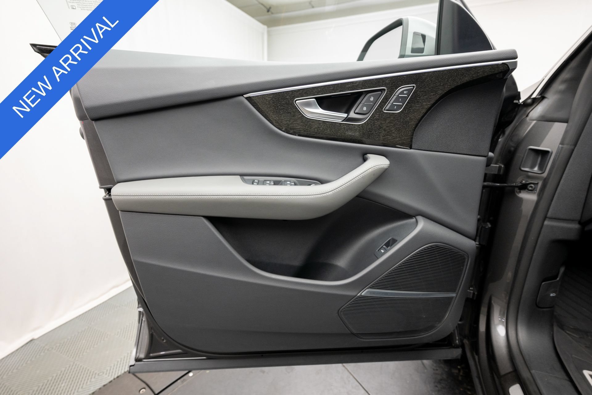 Used 2023 Audi Q8 Premium Plus w/ Premium Plus Package AWD/4WD image 29
