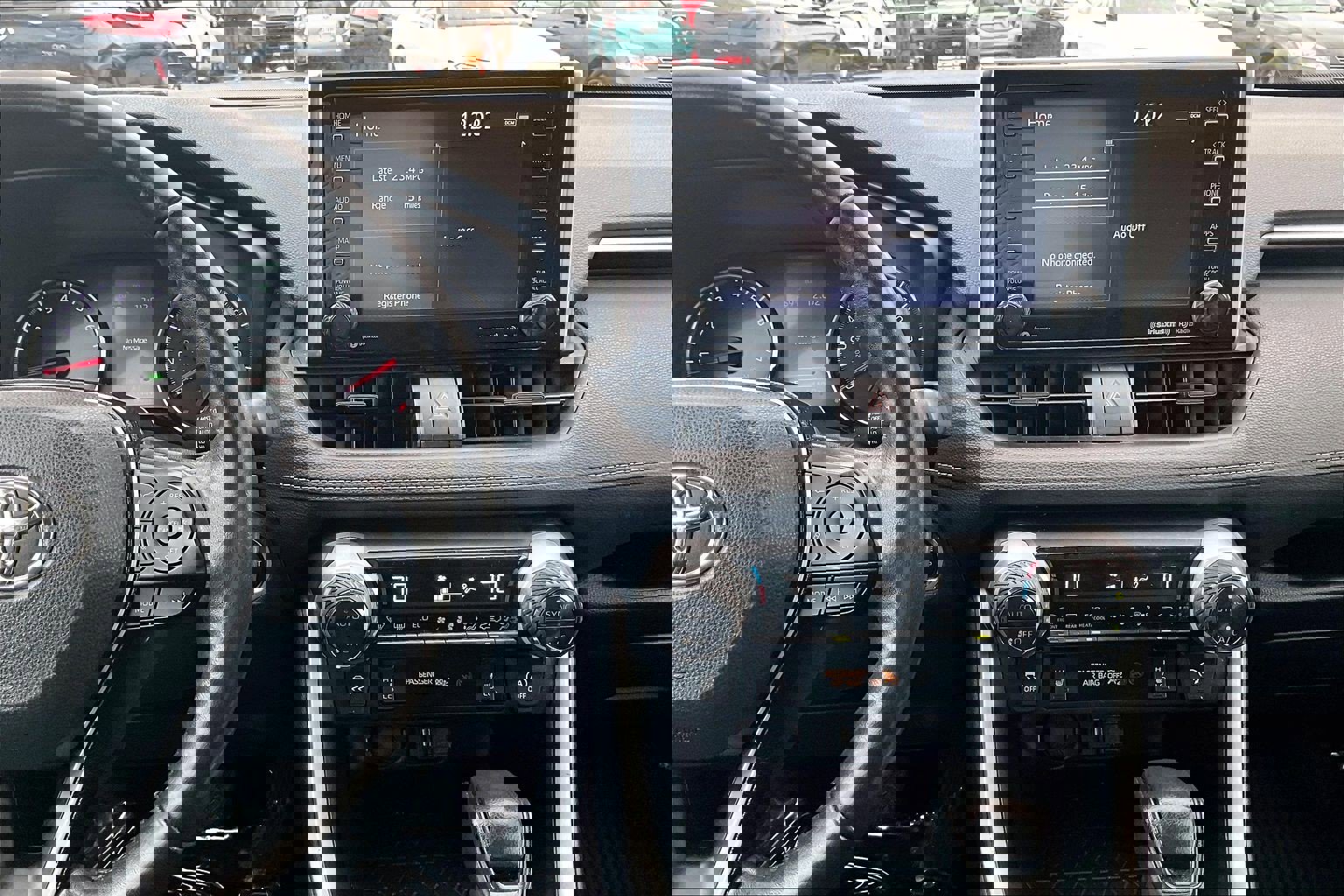 Used 2020 Toyota RAV4 XLE w/ Convenience Package image 6