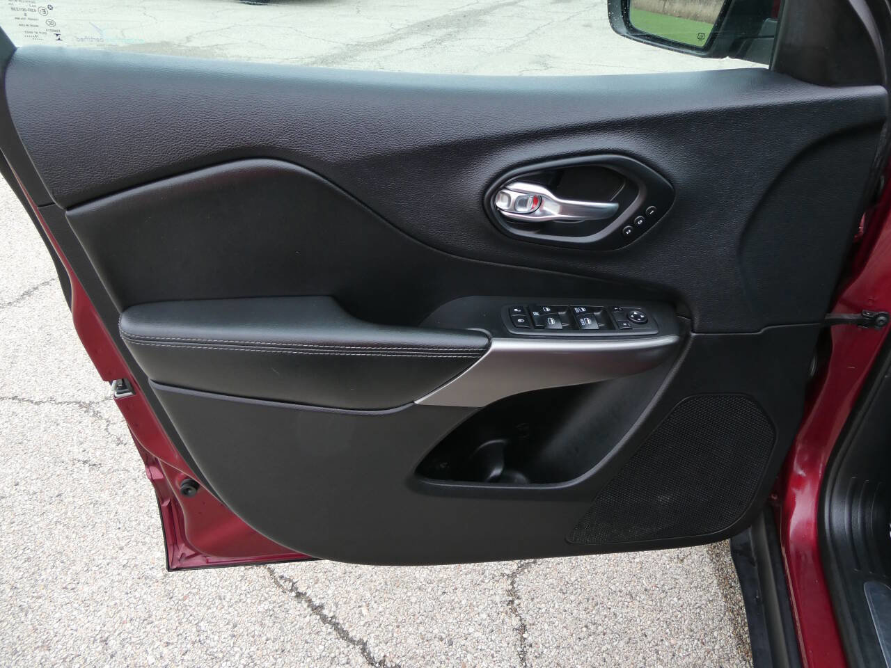 Used 2019 Jeep Cherokee Limited image 20