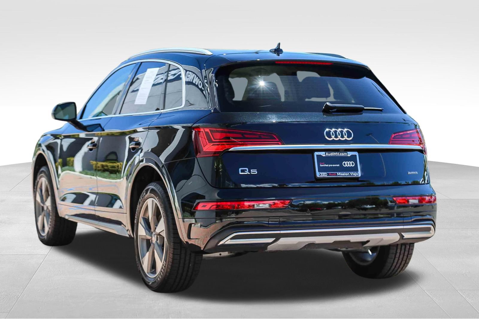 Certified 2023 Audi Q5 2.0T Premium w/ Convenience Package AWD/4WD image 4