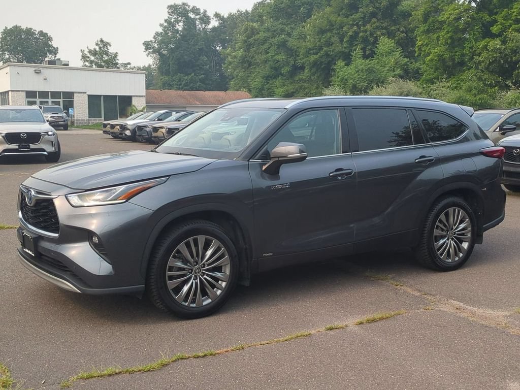 Used 2020 Toyota Highlander Platinum AWD/4WD image 2