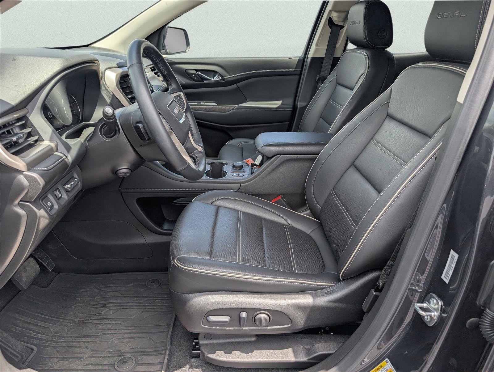 Used 2023 GMC Acadia Denali w/ Denali Ultimate Package FWD image 9