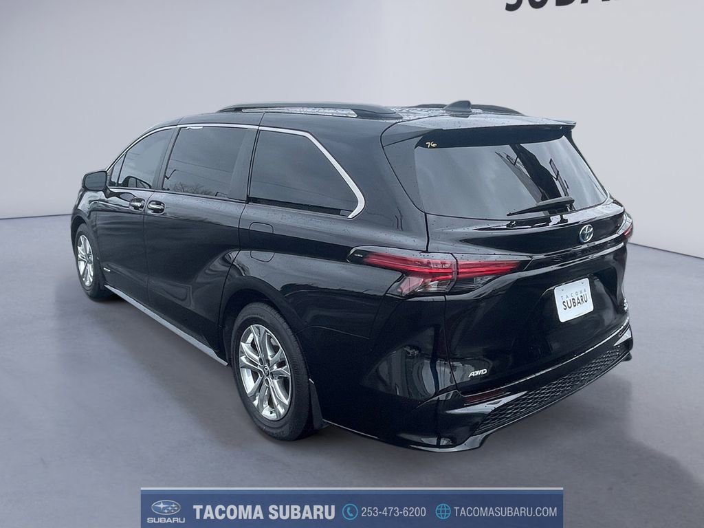 Used 2021 Toyota Sienna XSE image 3