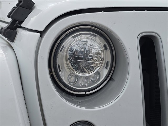 Used 2017 Jeep Wrangler Unlimited Sahara w/ Connectivity Group image 7