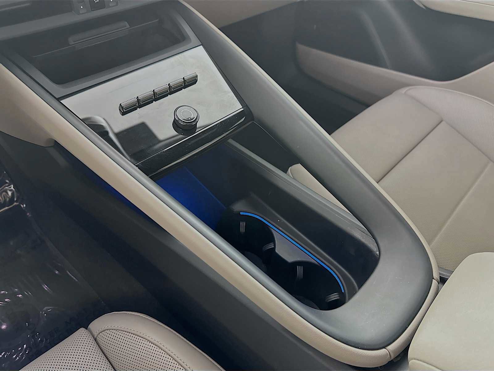 Certified 2025 Porsche Macan 4S Electric image 21