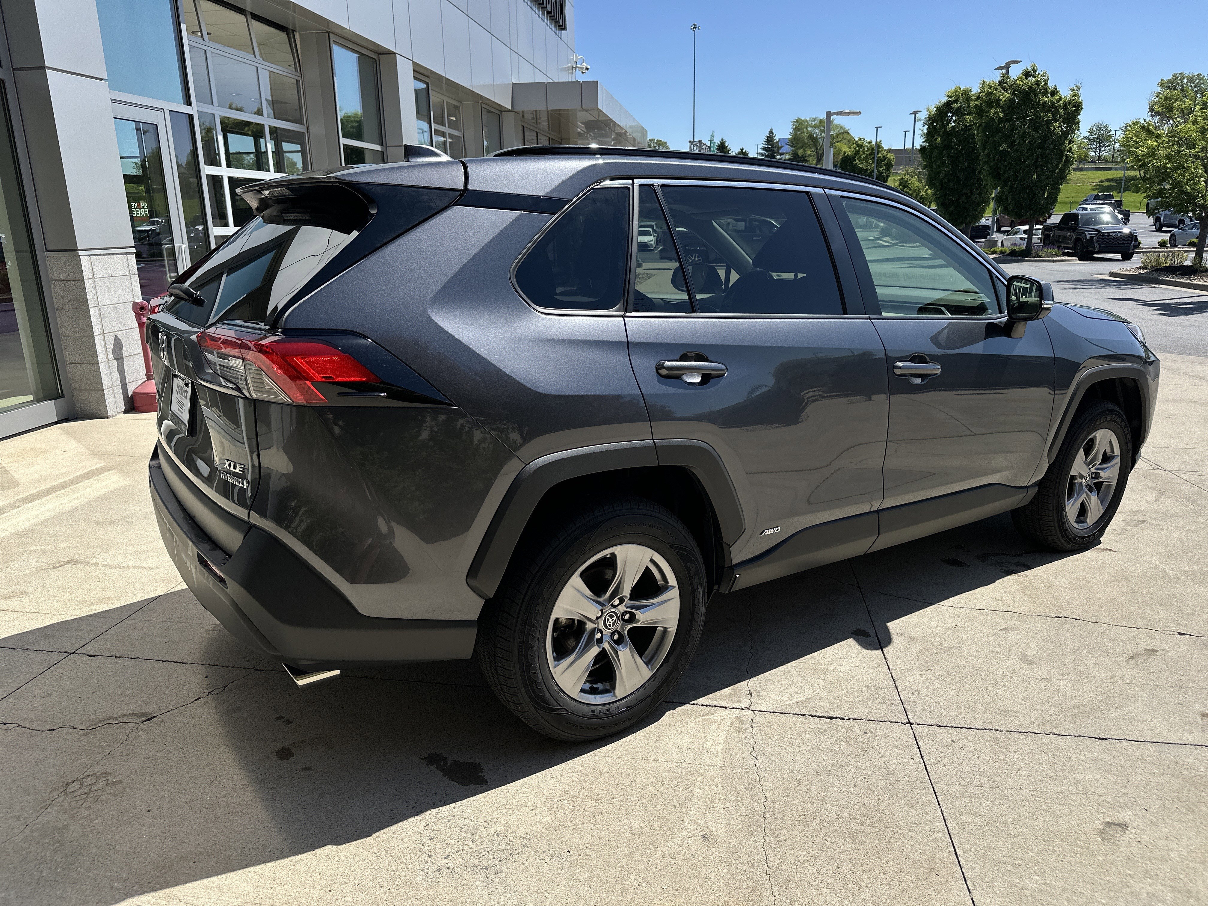 Used 2023 Toyota RAV4 XLE w/ Convenience Package AWD/4WD image 5