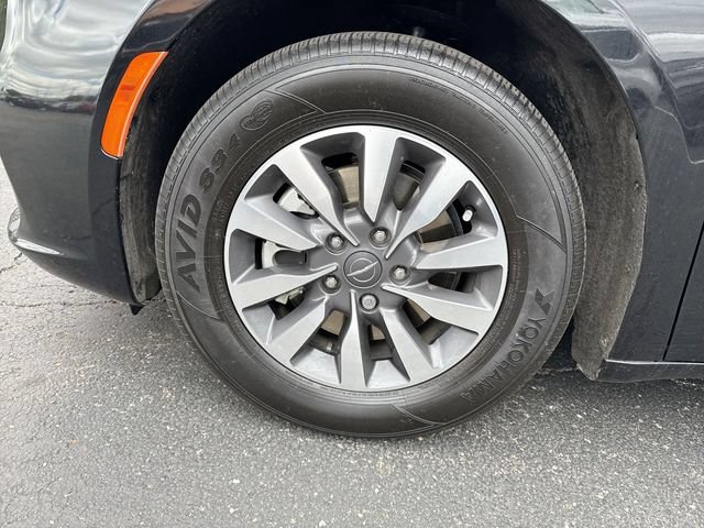 Used 2024 Chrysler Pacifica Limited FWD image 10