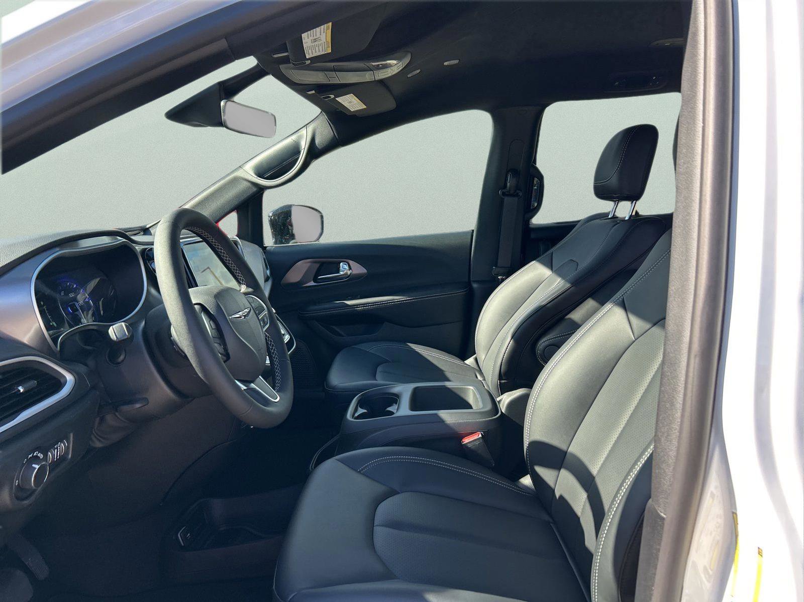 New 2026 Chrysler Voyager LX image 30