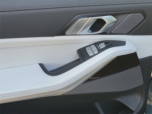 Used 2023 BMW X7 xDrive40i w/ Premium Package image 12
