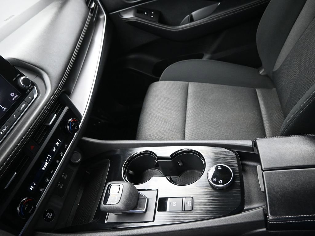 Used 2024 Nissan Rogue SV image 21