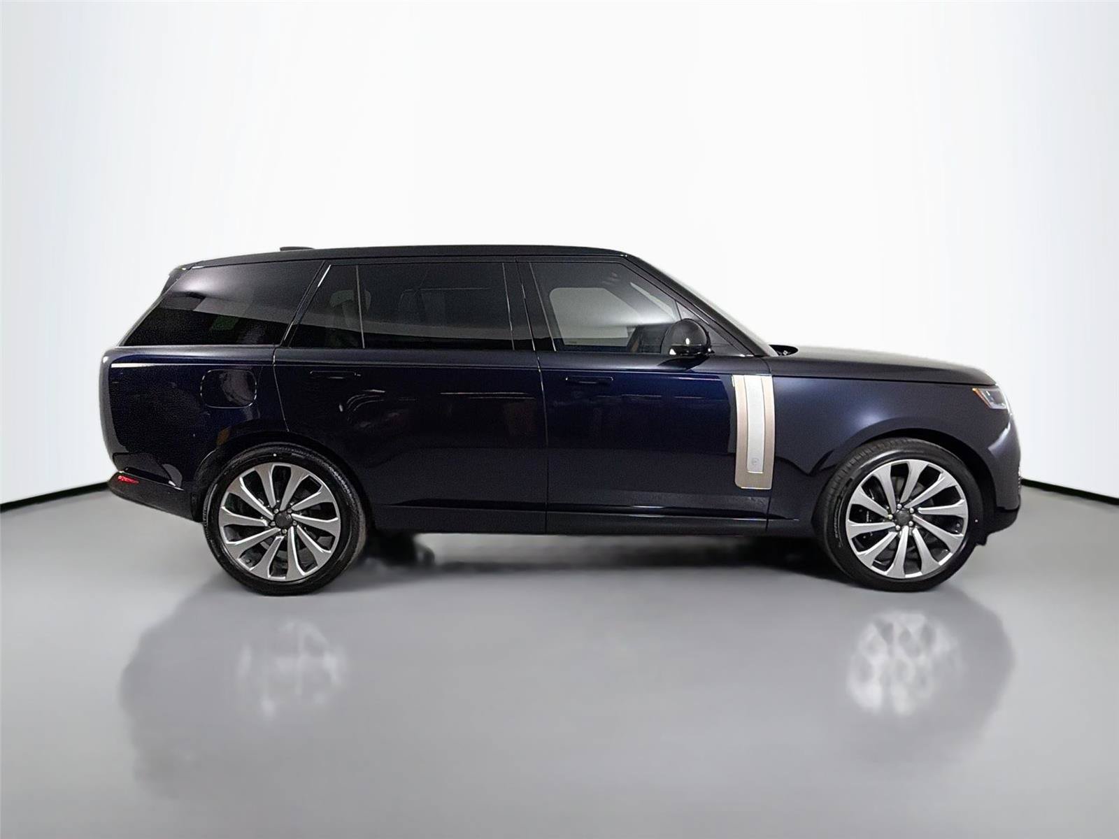 New 2026 Land Rover Range Rover SV AWD/4WD image 4