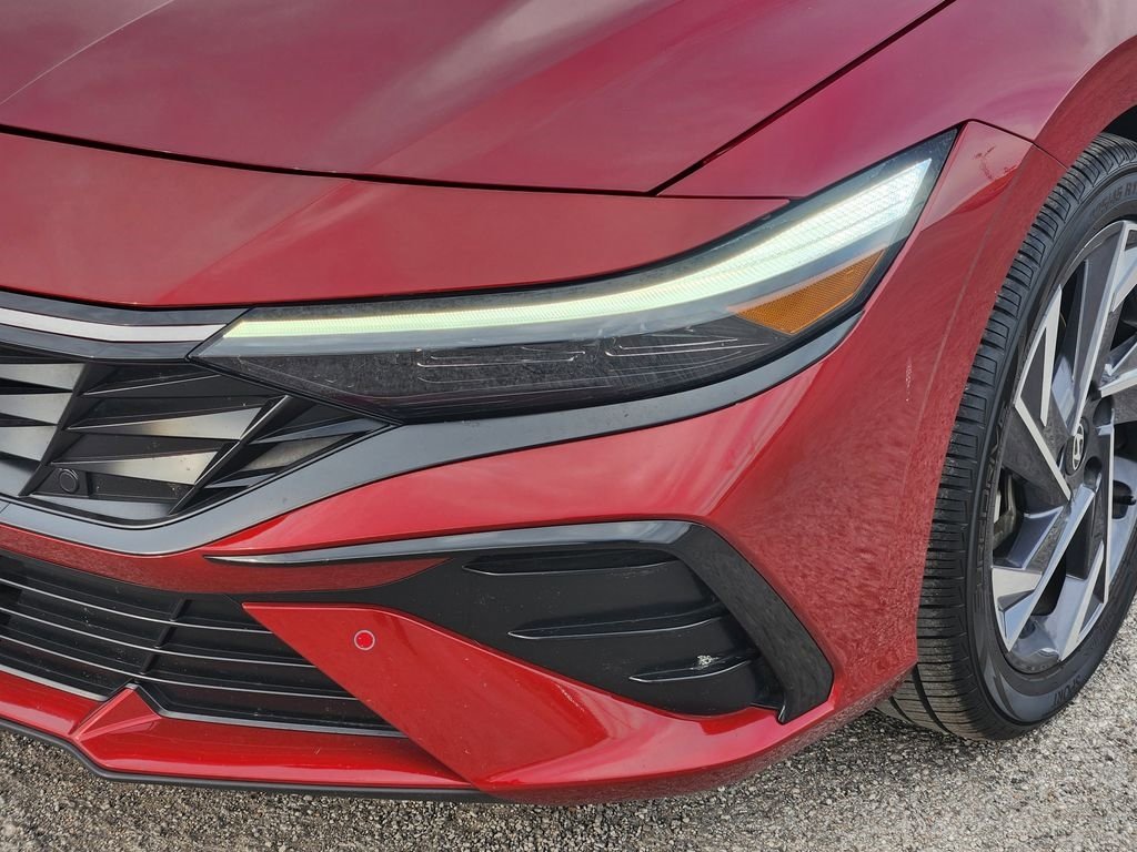 Used 2024 Hyundai Elantra Limited image 10