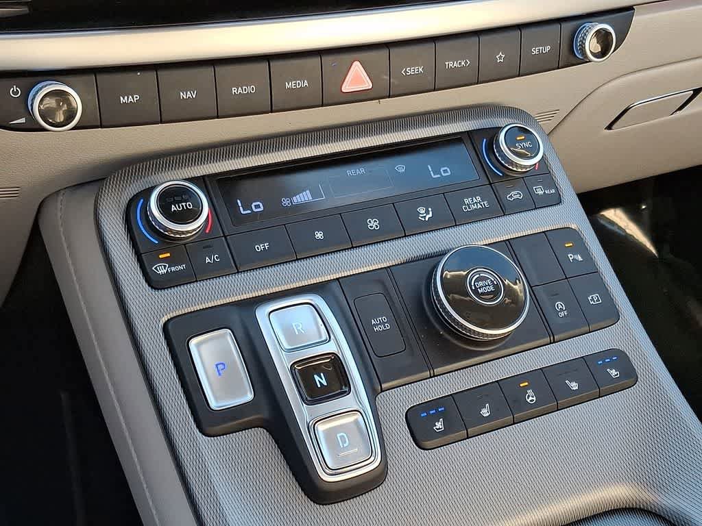 Used 2024 Hyundai Palisade Limited FWD image 16