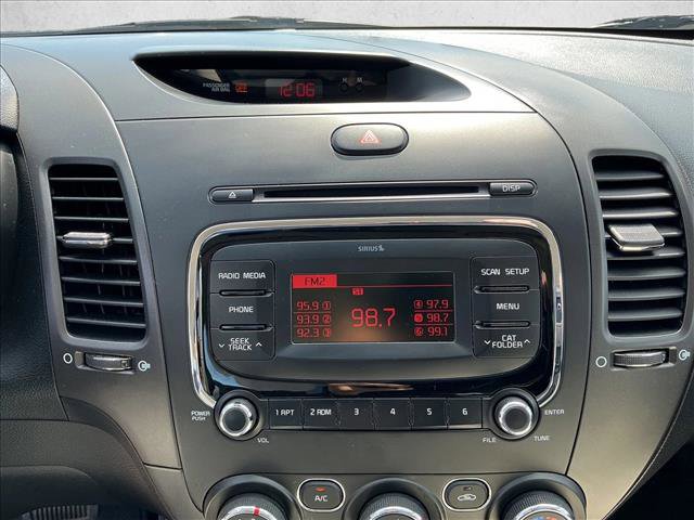 Used 2017 Kia Forte LX image 9