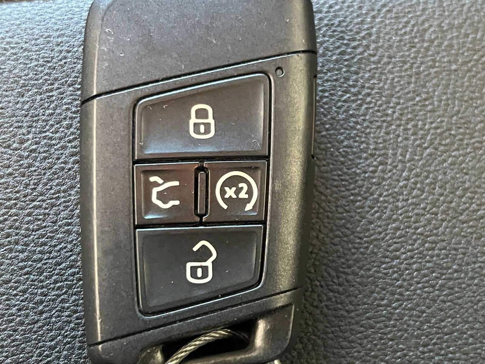 Used 2025 Volkswagen Taos SE FWD image 25