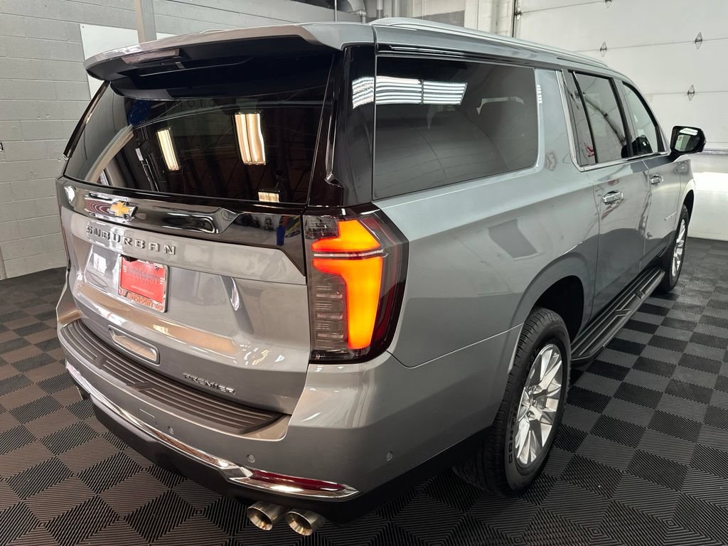 Used 2025 Chevrolet Suburban Premier AWD/4WD image 9