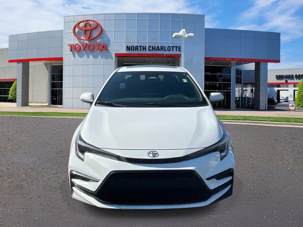 Used 2024 Toyota Corolla SE w/ SE Premium Package FWD image 3