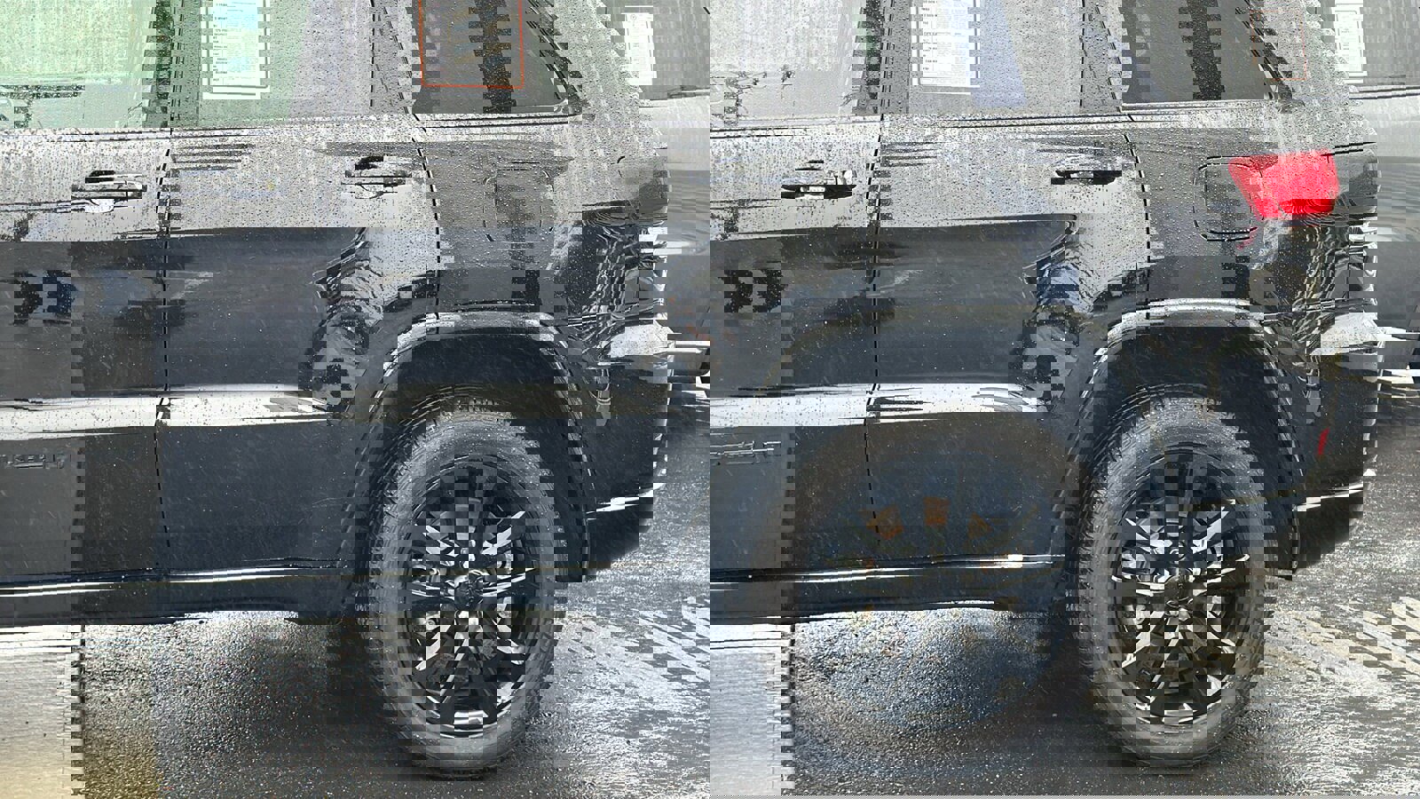 Certified 2022 Jeep Grand Cherokee Laredo X image 10