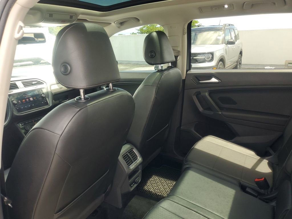 Used 2018 Volkswagen Tiguan SE FWD image 11