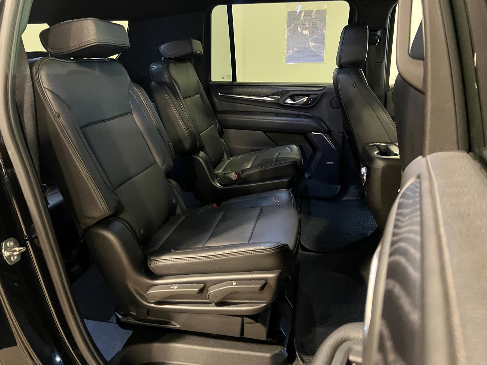 Used 2023 GMC Yukon XL Denali AWD/4WD image 36