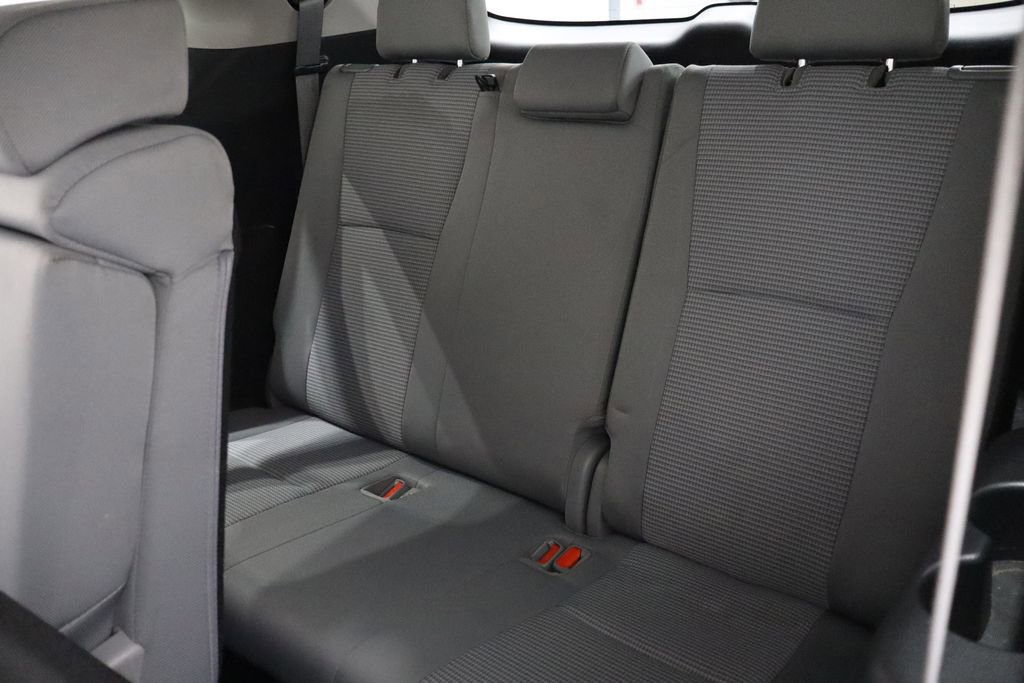 Used 2021 Toyota Highlander L image 13