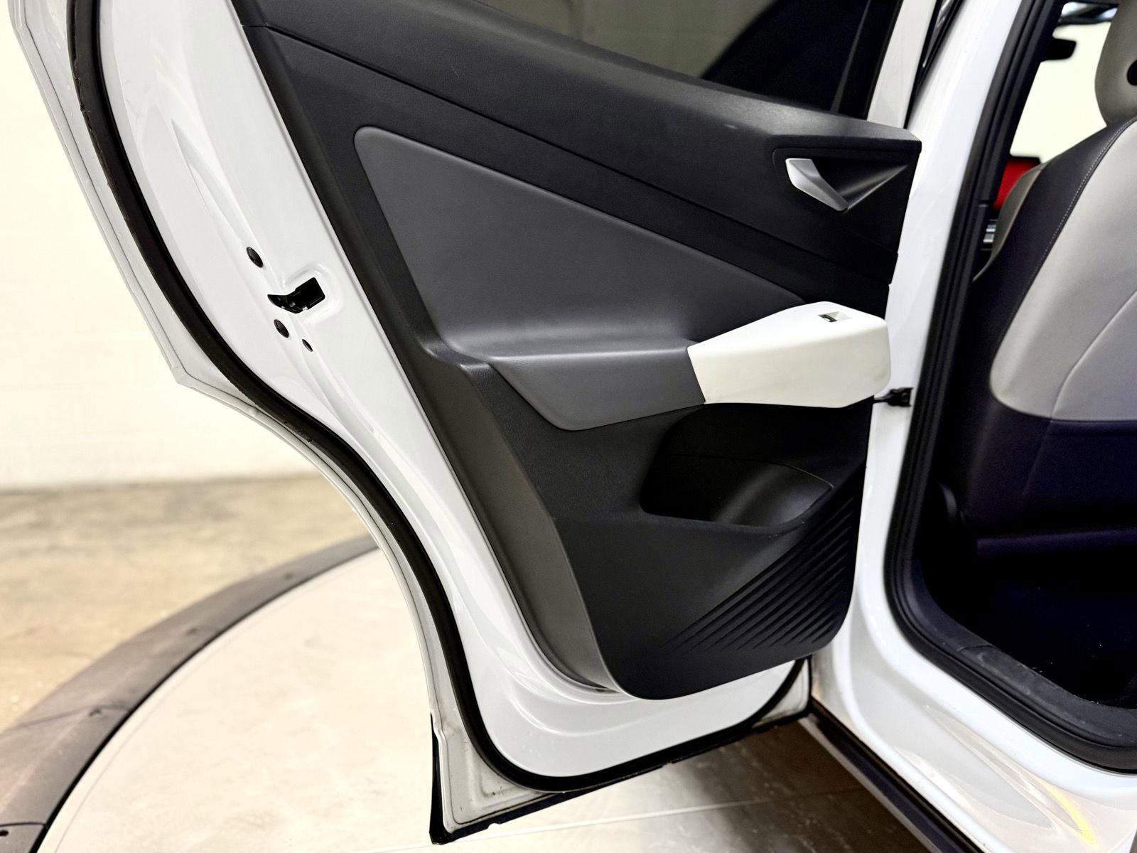 Used 2021 Volkswagen ID.4 1st Edition image 14