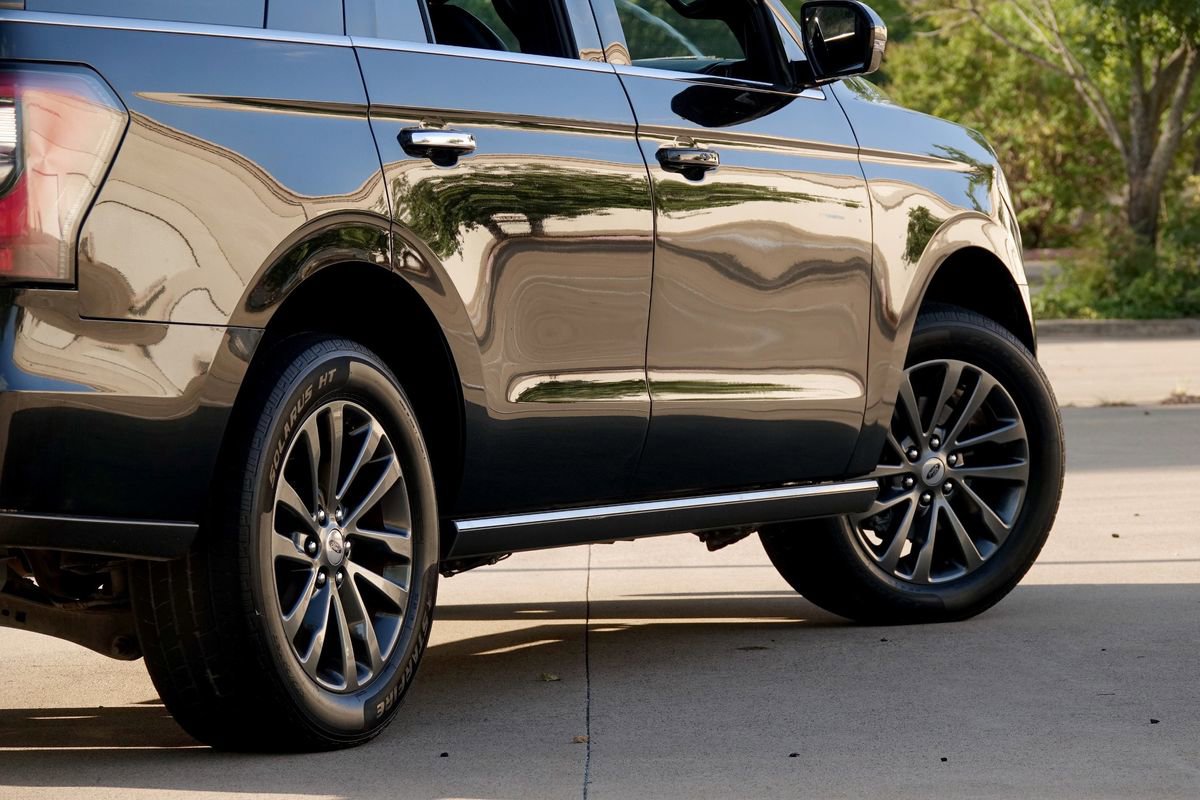 Used 2020 Ford Expedition Limited image 34